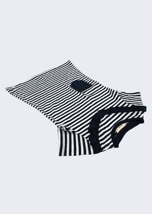 Kurzärmliges Kleid mit Rüschen